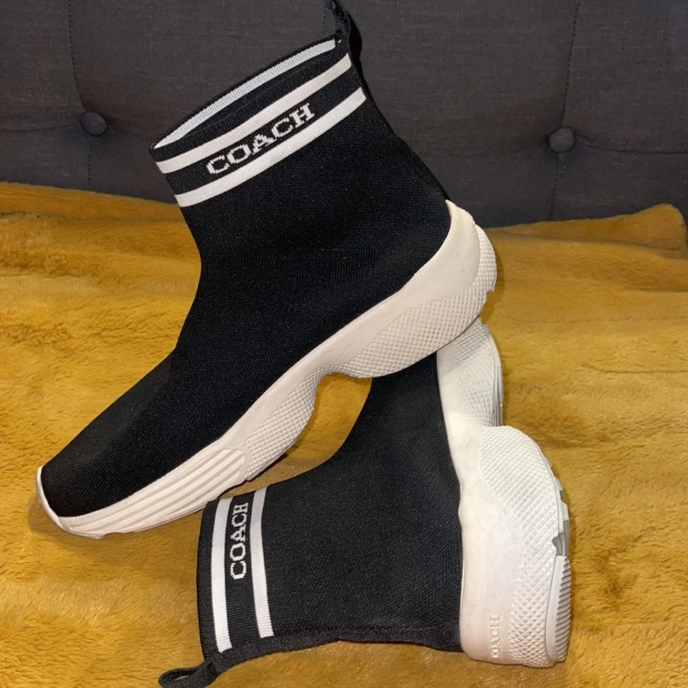 Coach - Picture 2 of 8